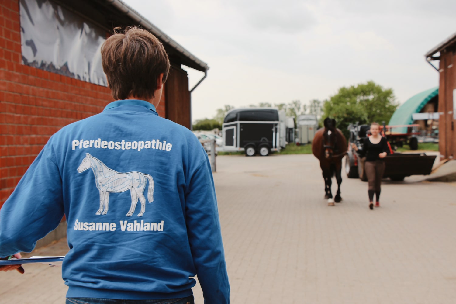 Susanne-Vahland-Pferdeosteopathin-Pferdephysiotherapie-Bremen-Niedersachsen-1-min